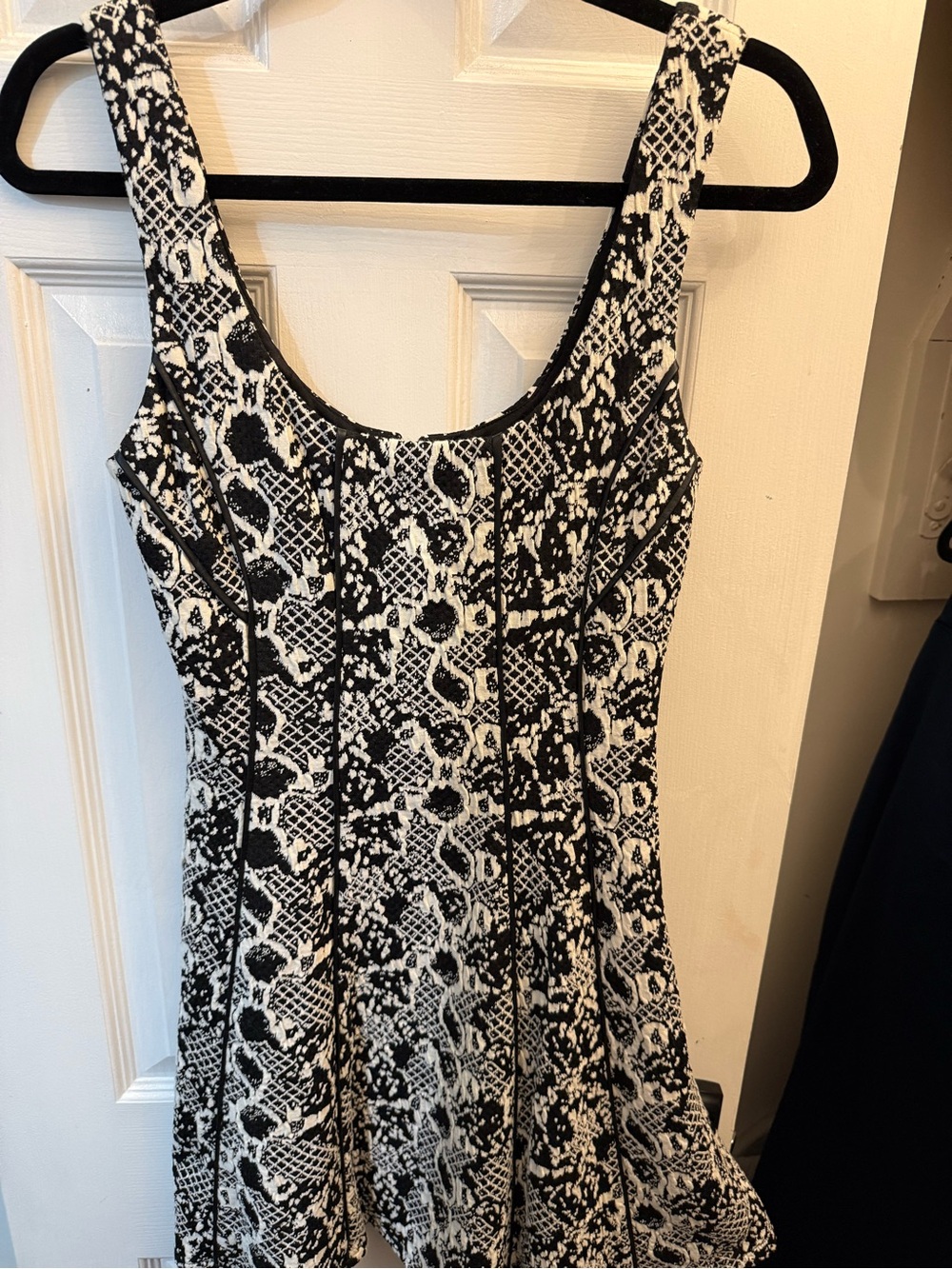 Guess Black and White Printed Midi Dress